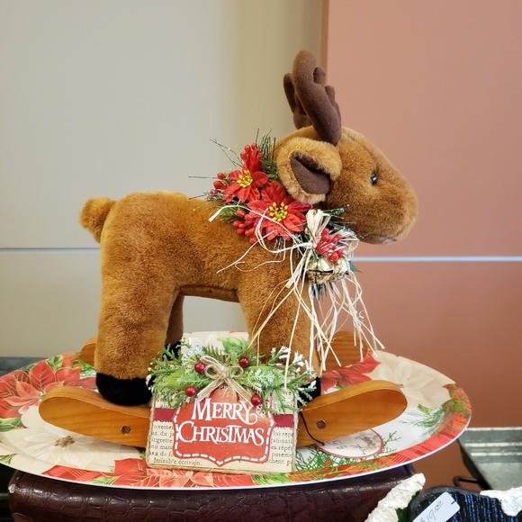 CHRISTMAS ROCKING MOOSE - Picture 3 of 3